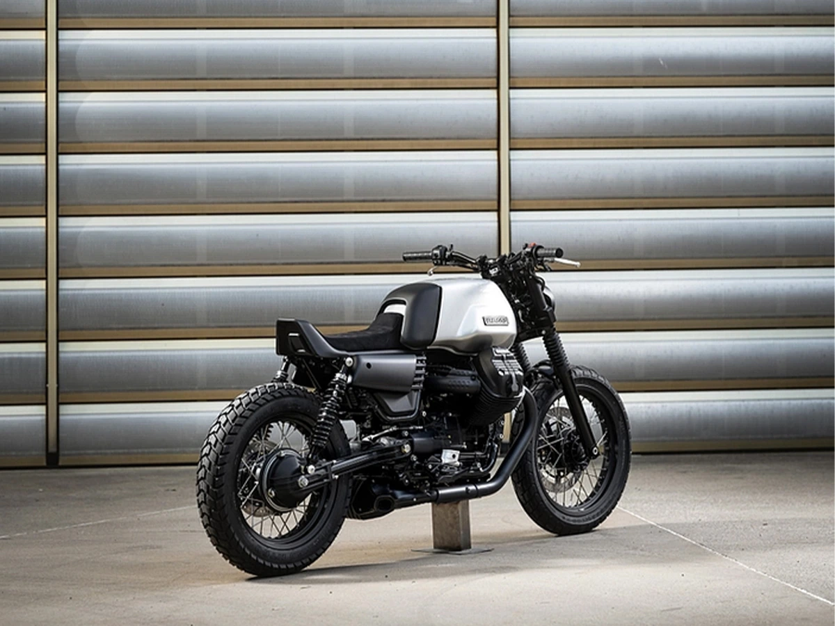 V7 trois quart arrière